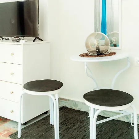 Quiet Central Studio In Historical Building Apartamento